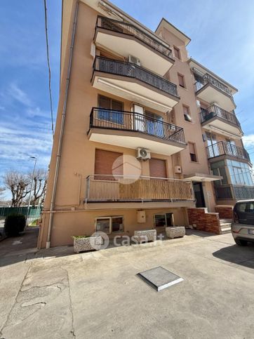 Appartamento in residenziale in Via Persica 1