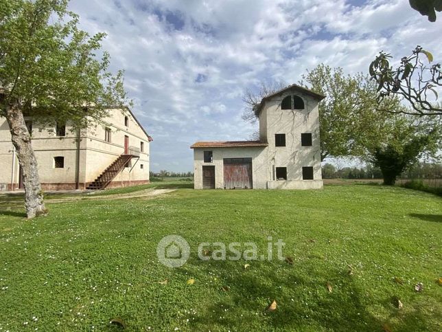 Casa bi/trifamiliare in residenziale in 