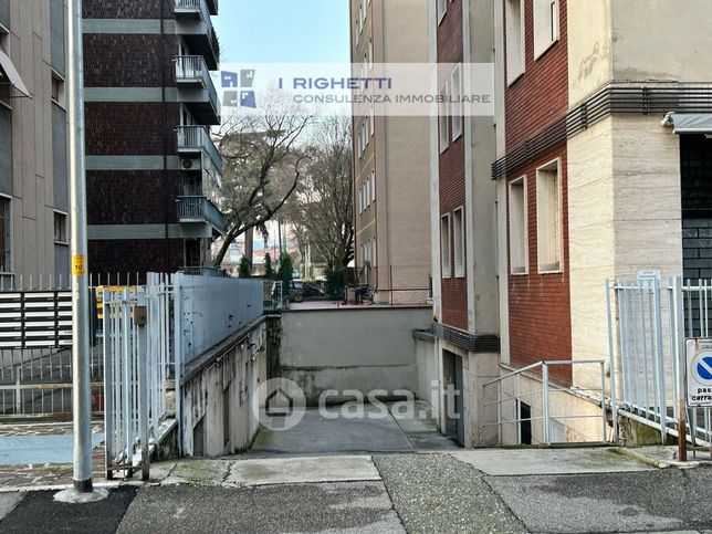 Box/posto auto in residenziale in Via Vasco de Gama