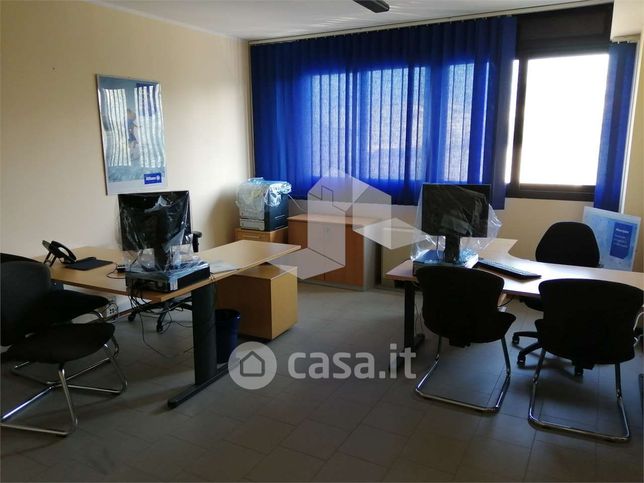 Ufficio in commerciale in 