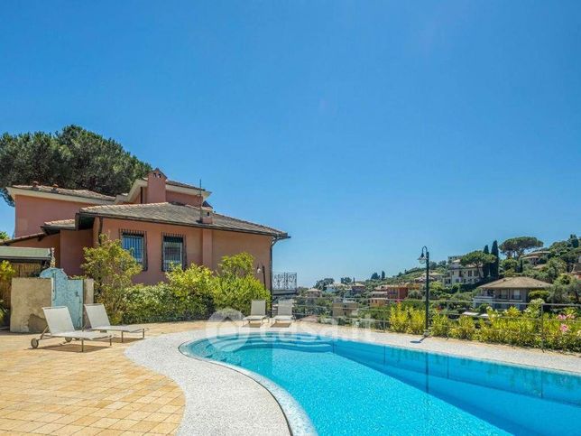 Casa bi/trifamiliare in residenziale in 