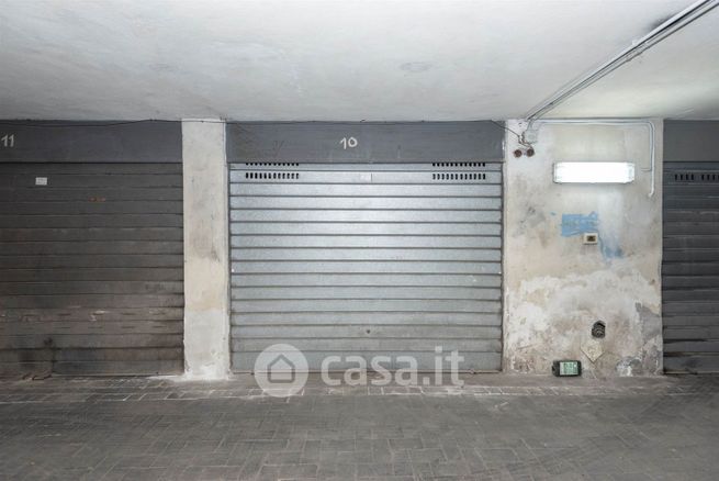 Garage/posto auto in residenziale in Via Fratelli Bandiera 22