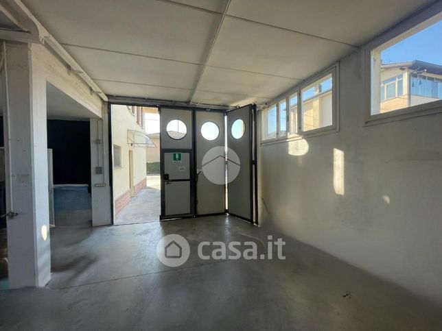 Capannone in commerciale in Via San Francesco d'Assisi