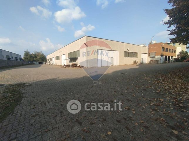 Capannone in commerciale in Via dell'Artigianato 2