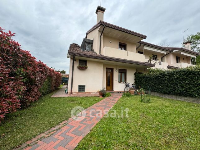 Villetta a schiera in residenziale in Via Ugo Morello