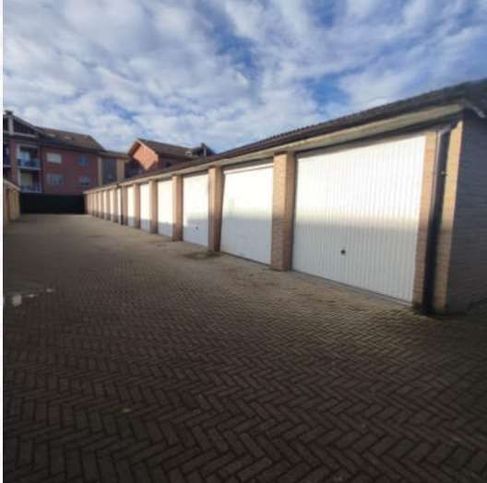 Box/posto auto in residenziale in Strada Fontana D'Orto