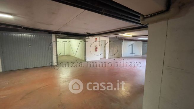 Garage/posto auto in residenziale in Viale Po