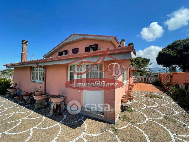 Casa bi/trifamiliare in residenziale in Via Bel Poggio 37