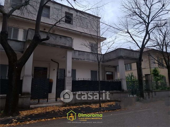 Appartamento in residenziale in Viale Luigi Chiavellati 19