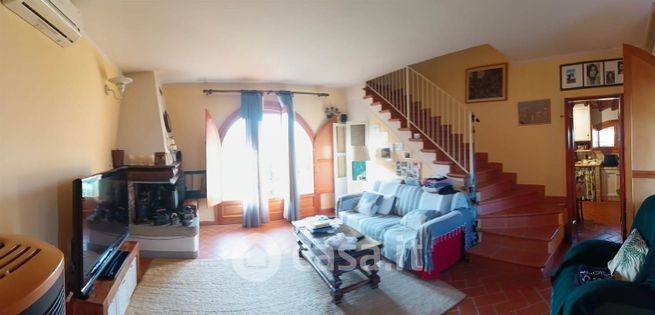 Casa indipendente in residenziale in 
