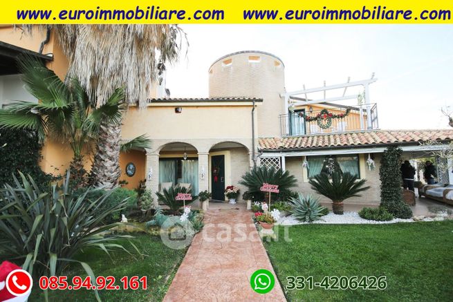 Casa bi/trifamiliare in residenziale in Via Torre Cerrano 20