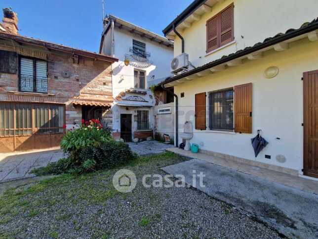 Rustico/casale in residenziale in Via Casalmaggiore