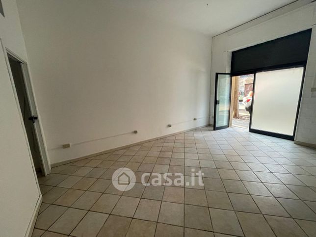 Ufficio in commerciale in Via Napoli
