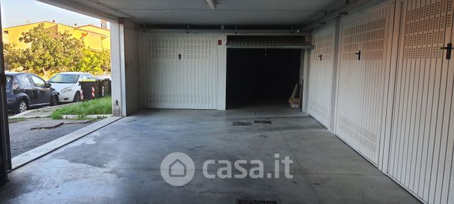 Garage/posto auto in residenziale in Viale Adriano Petrocchi 122