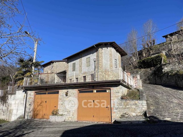 Casa bi/trifamiliare in residenziale in Frazione Casa Montagna 10