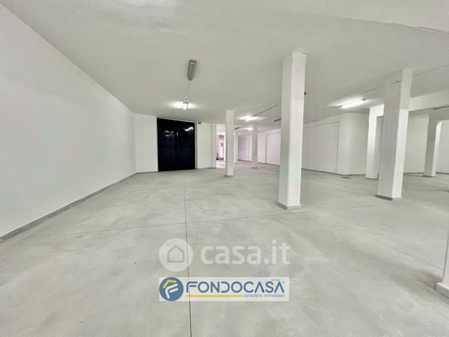 Capannone in commerciale in Via Paolo Borsellino 228