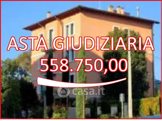 Appartamento in residenziale in Via Francesco Petrarca 12