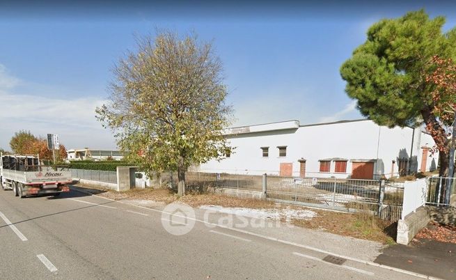 Capannone in commerciale in Via Artigianato