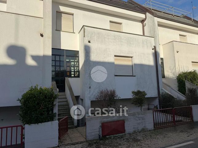 Villetta a schiera in residenziale in Via dei Pioppi 18