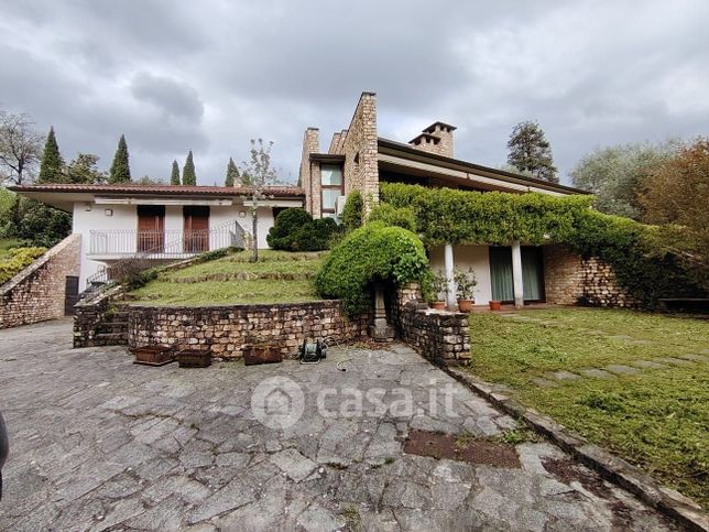 Villa in residenziale in 