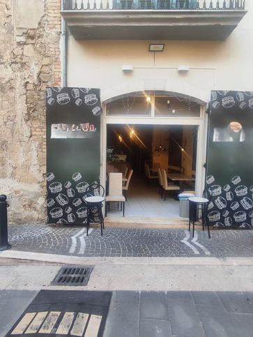 Negozio/locale commerciale in commerciale in Via Vincenzo Belli 25