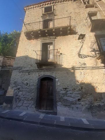 Casa indipendente in residenziale in Via Roma