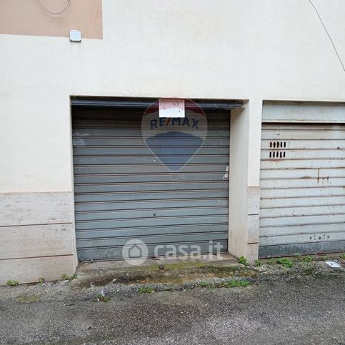 Box/posto auto in residenziale in Viale Teracati 132