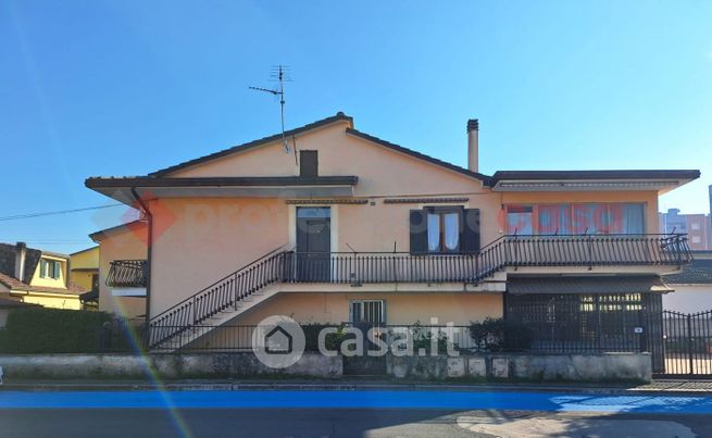 Casa indipendente in residenziale in Corso Francia 95 -21