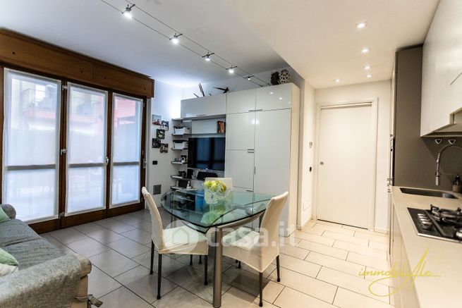 Appartamento in residenziale in Via Emilio Maccazzola 22