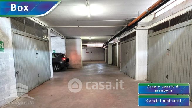 Garage/posto auto in residenziale in Via di Torre Morena