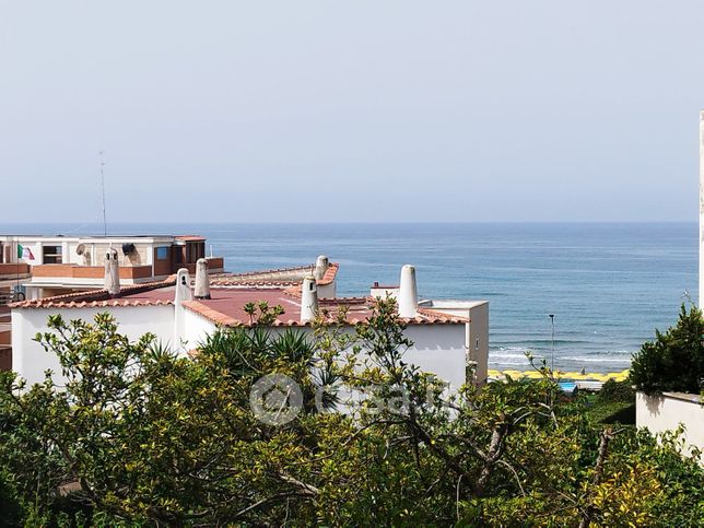 Appartamento in residenziale in Lungomare Enea