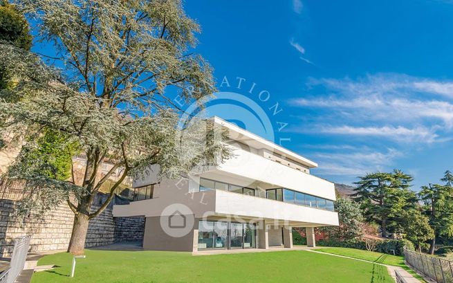 Villa in residenziale in 