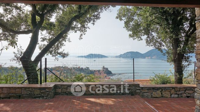 Villa in residenziale in Località Catene 10