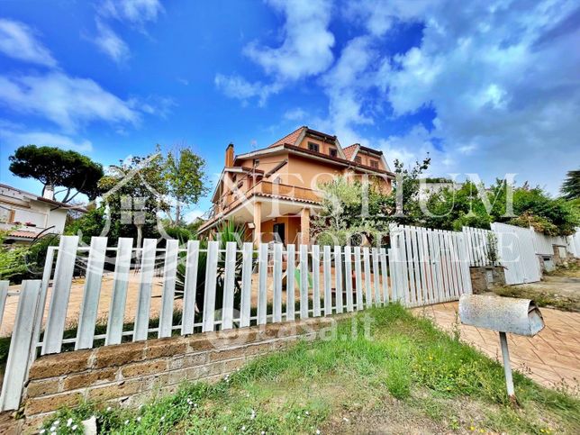 Villa in residenziale in Via Giovan Battista Lulli 47