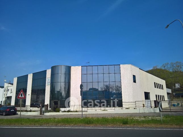 Capannone in commerciale in