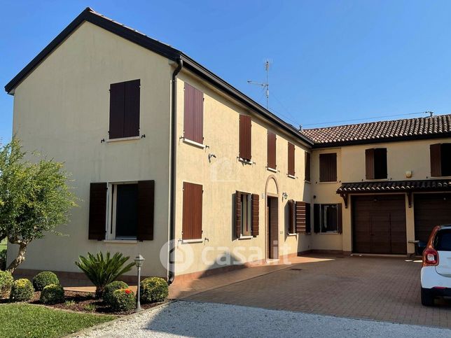 Rustico/casale in residenziale in 