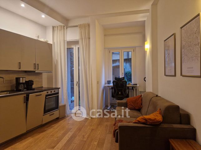 Appartamento in residenziale in Via Cenisio 76 -/1