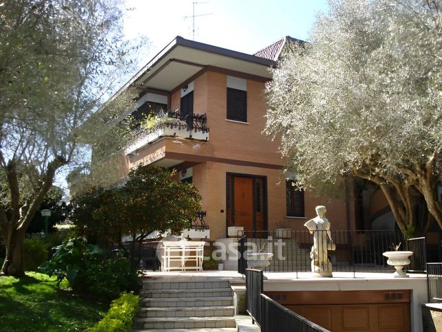 Villa in residenziale in Via Gustavo Giovannoni 26