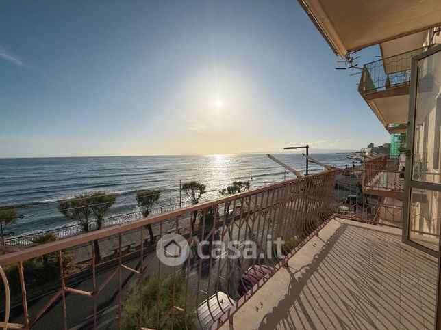 Appartamento in residenziale in Via Litoranea 30