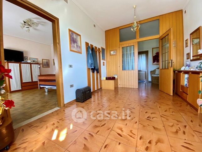 Casa indipendente in residenziale in Via Chiesa