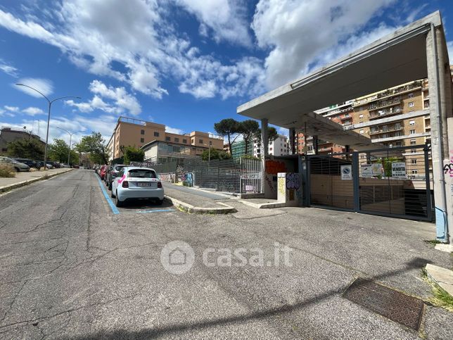 Garage/posto auto in residenziale in Via Adria