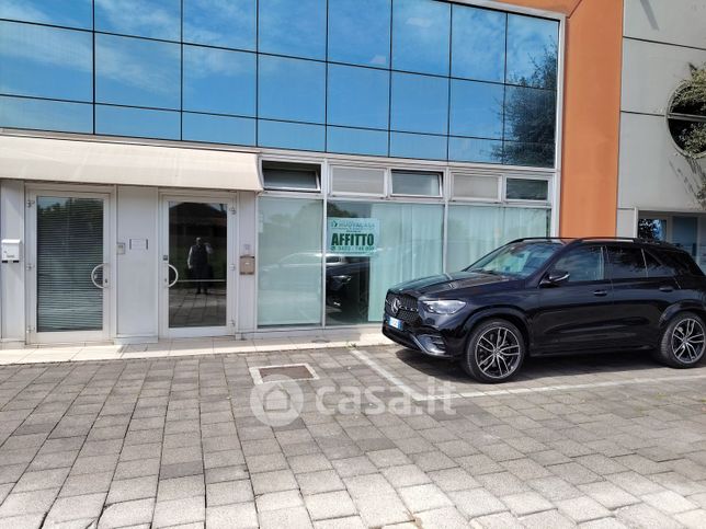 Ufficio in commerciale in Via Castellana