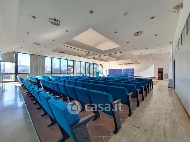 Ufficio in commerciale in 