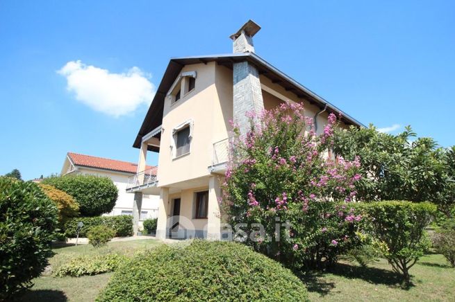 Villa in residenziale in Via della Ginestra 15