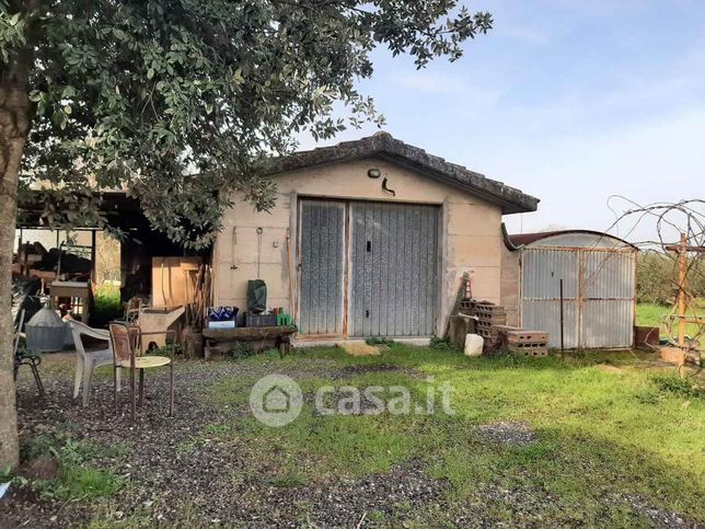 Capannone in commerciale in 