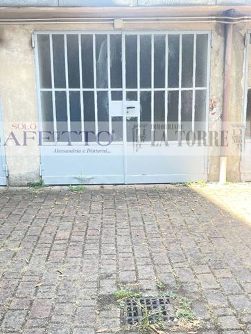 Box/posto auto in residenziale in Via Andrea Costa