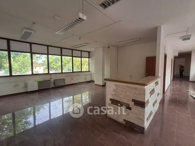 Ufficio in commerciale in Viale dello Stadio