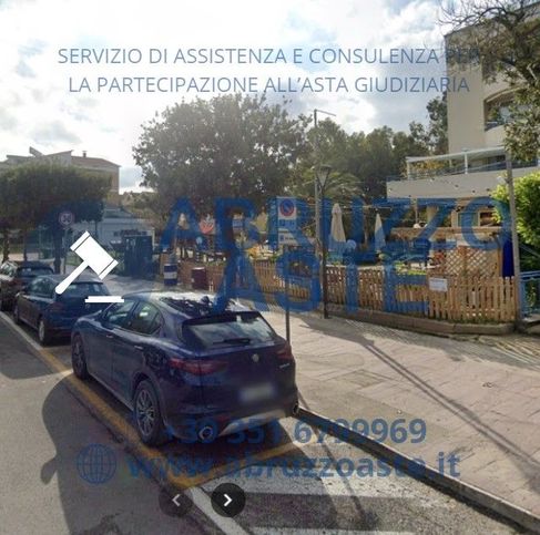 Box/posto auto in residenziale in Lungomare Zara 65