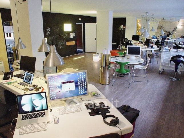 Ufficio in commerciale in 