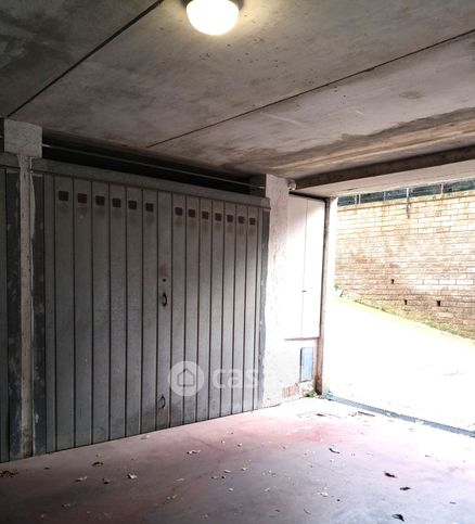 Box/posto auto in residenziale in Via Dott. Pellegrino